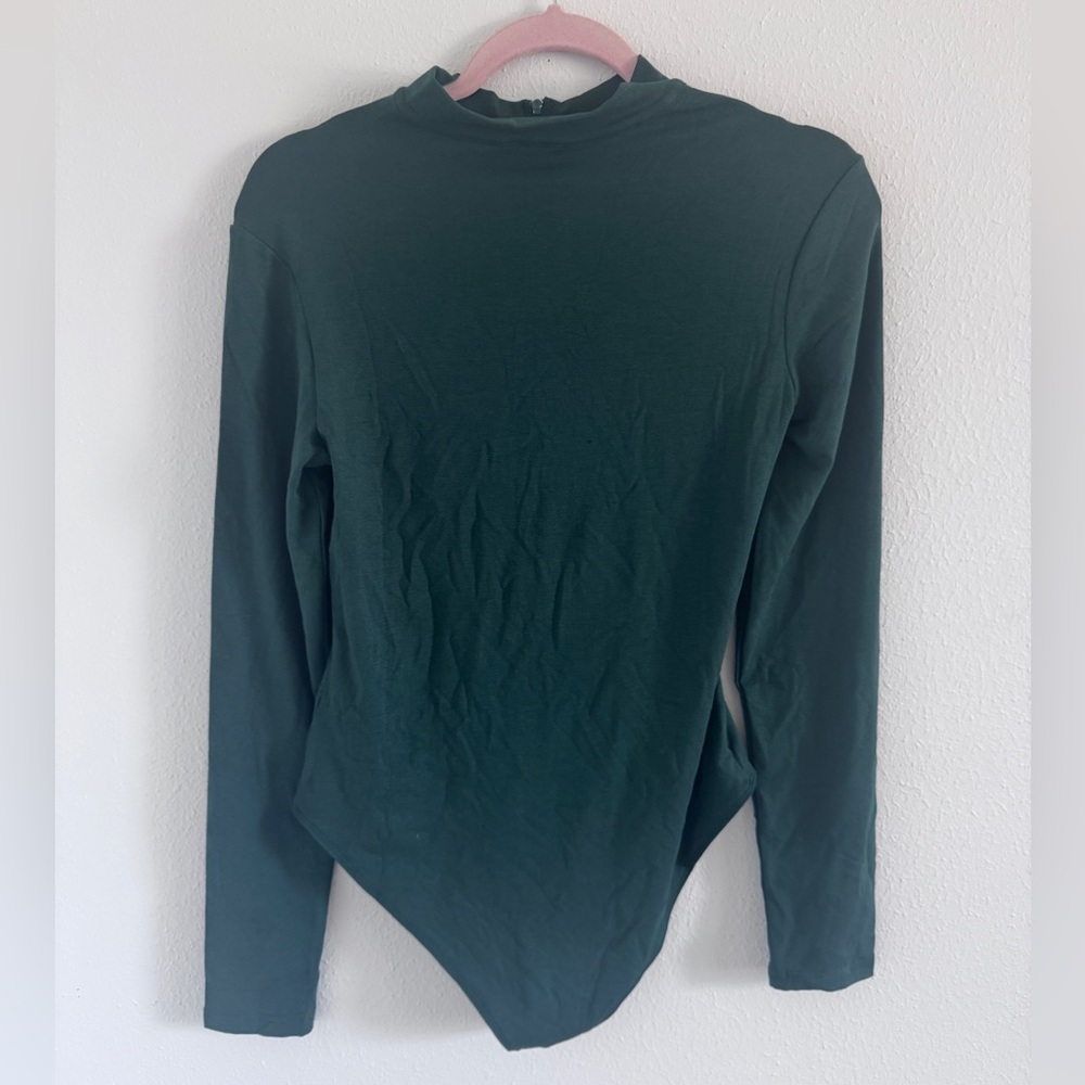 Basic Green Long Sleeve Mock Neck Bodysuit. Size L